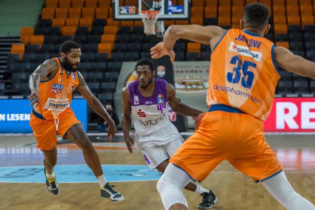 人整体防守 人整体防守